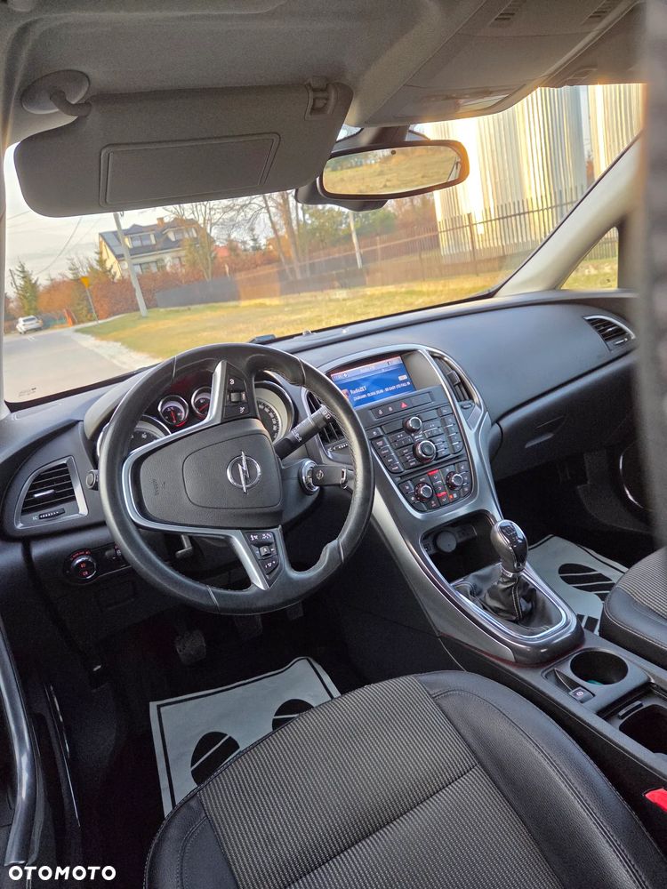 Opel Astra 1.6 Turbo Design Edition - 10