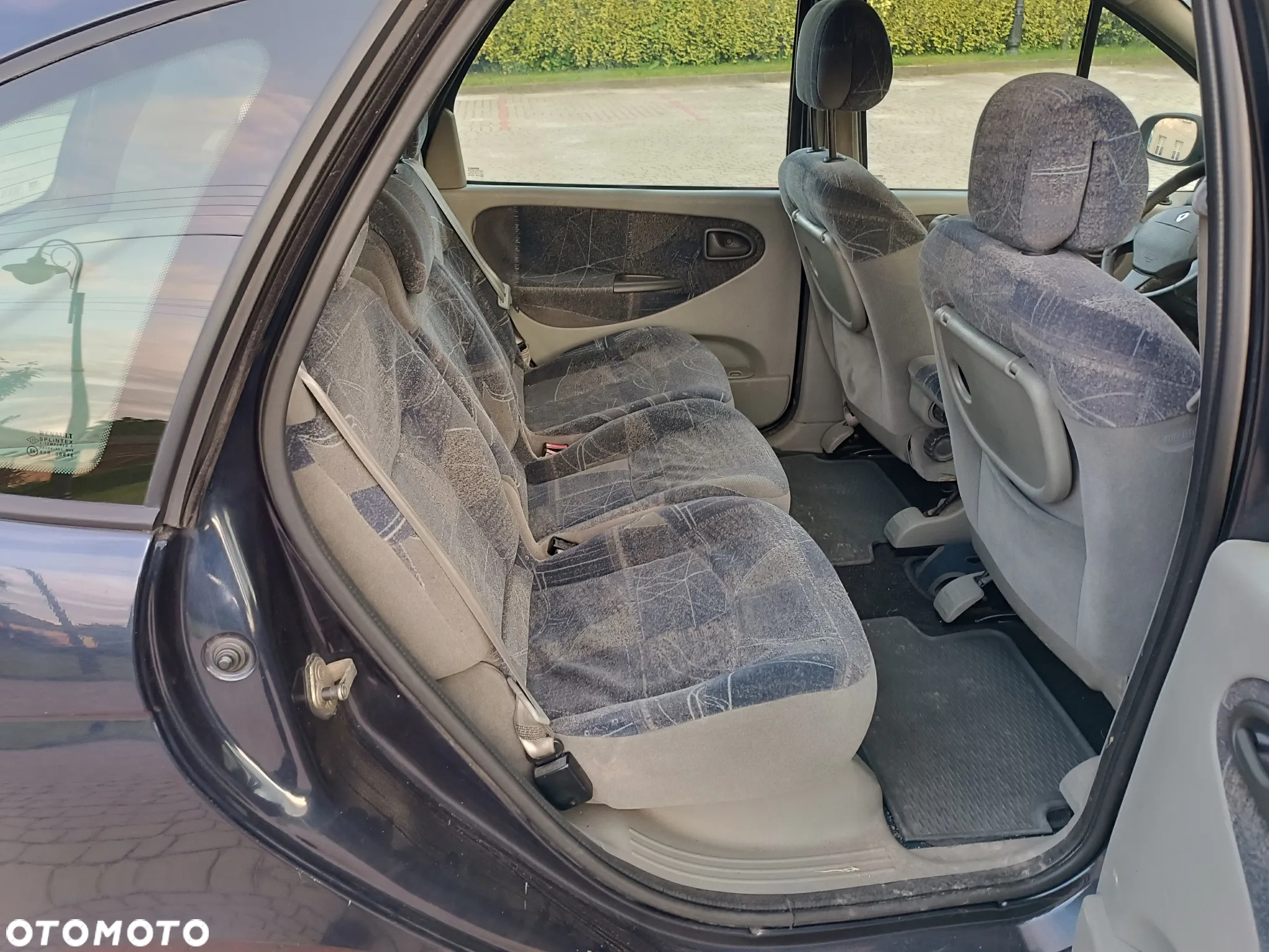 Renault Scenic 1.6 16V Confort Privilege - 17