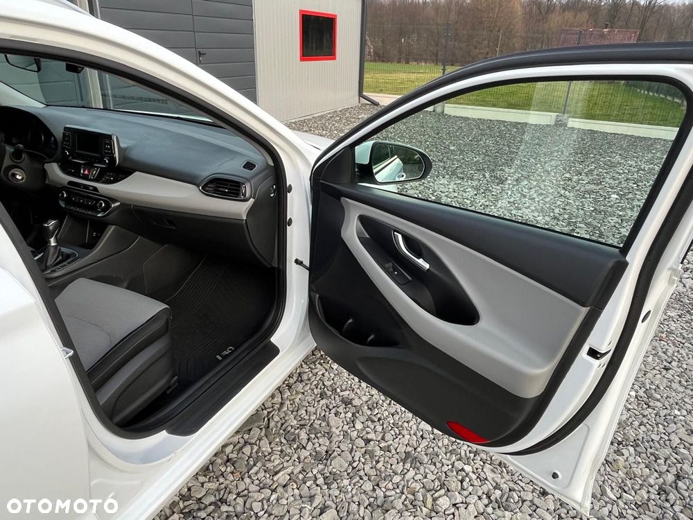 Hyundai i30 1.6 D Classic + - 31