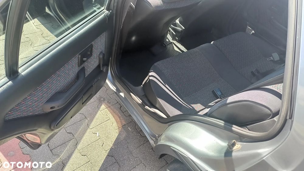 Peugeot 106 - 11