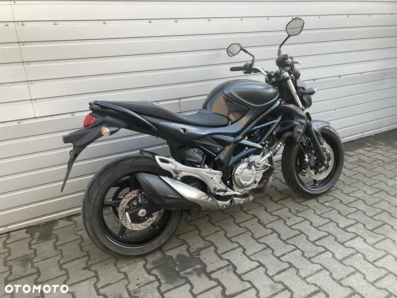 Suzuki Gladius - 6