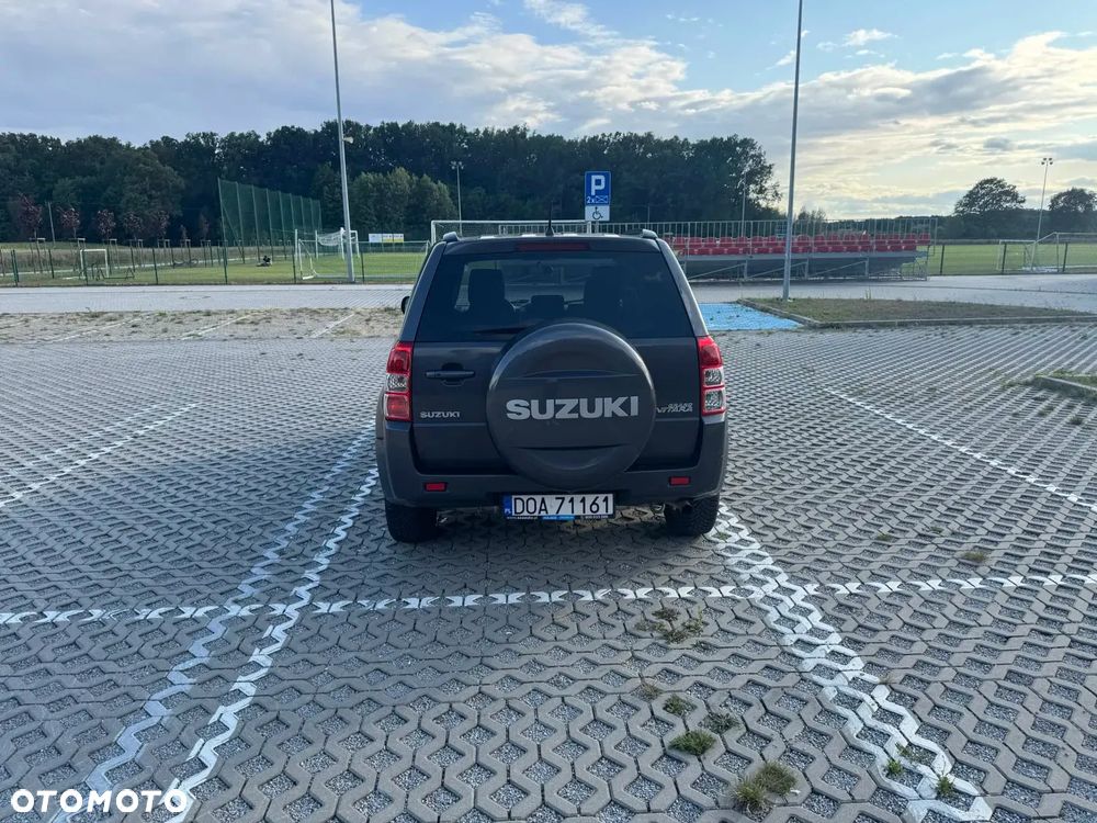 Suzuki Grand Vitara 2.4 De Luxe - 14