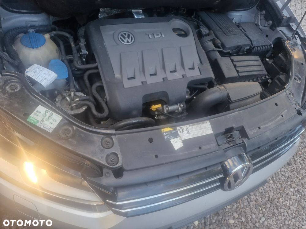 Volkswagen Touran 1.6 TDI DPF BlueMotion Technology Trendline - 4