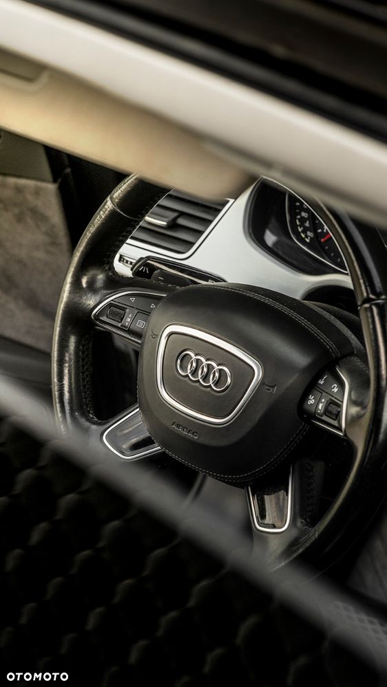 Audi A8 4.2 TDI DPF (clean diesel) quattro tiptronic - 11