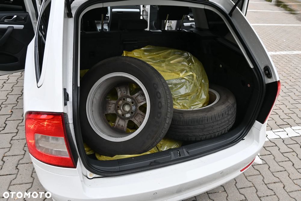 Skoda Octavia 2.0 TDI DSG Laurin & Klement - 24