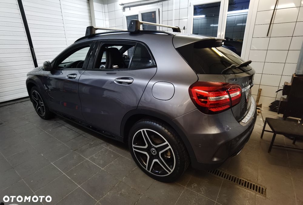 Mercedes-Benz GLA 200 7G-DCT AMG Line - 10