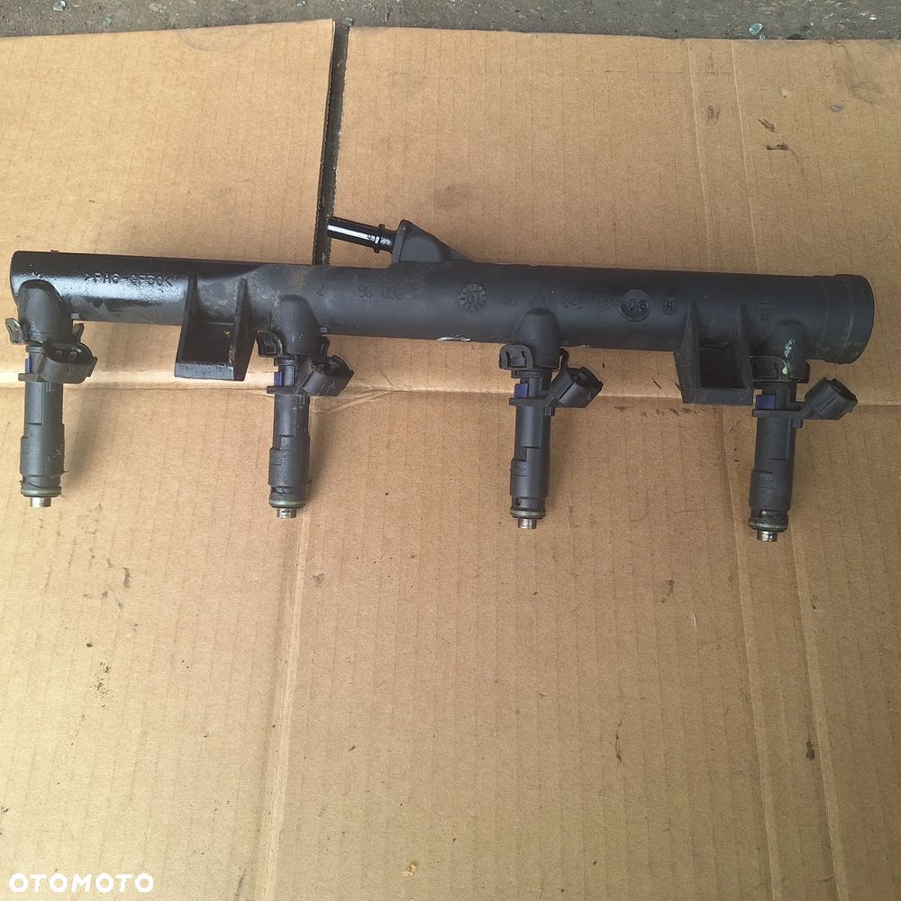 LISTWA WTRYSKOWA CITROEN C4 PICASSO PEUGEOT 2.0 9628084680 - 1