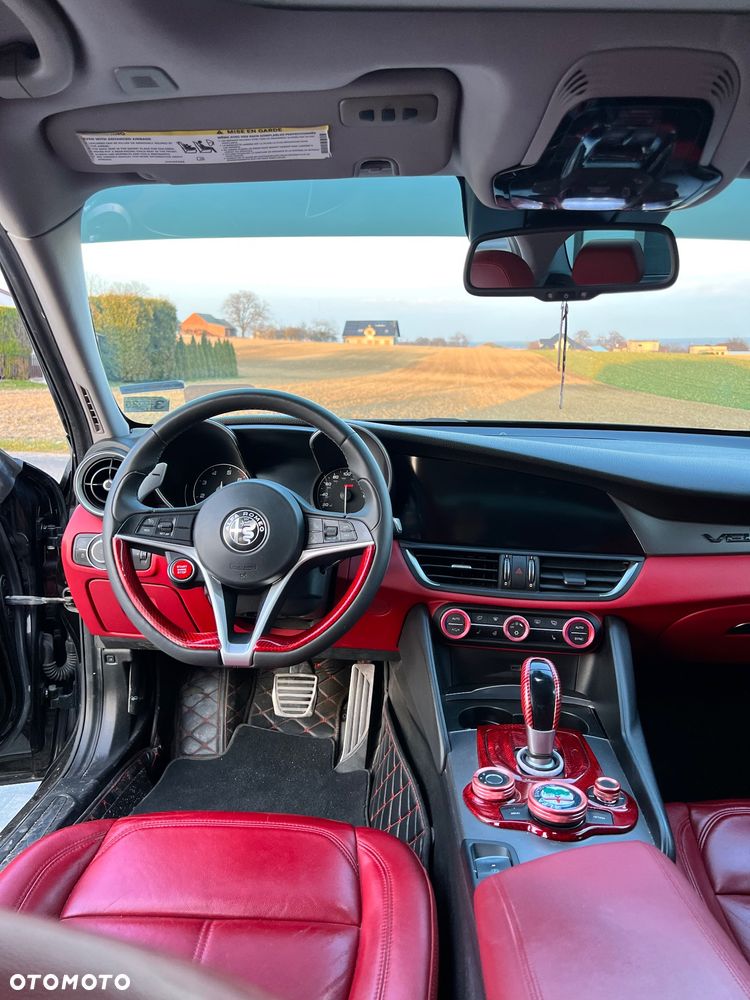 Alfa Romeo Giulia 2.0 Turbo 16V AT8-Q4 Veloce Ti - 12