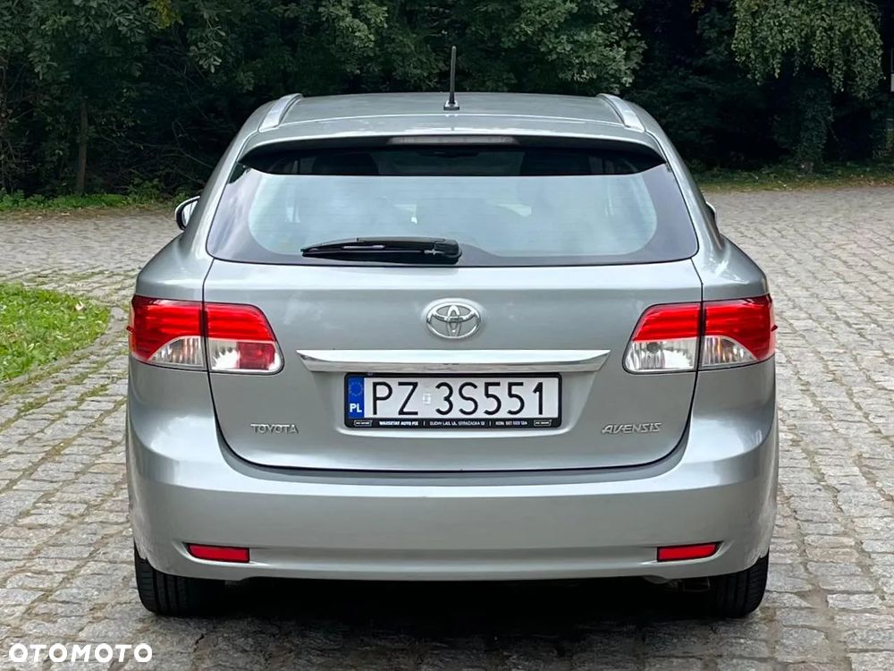 Toyota Avensis 2.0 D-4D Luna - 6