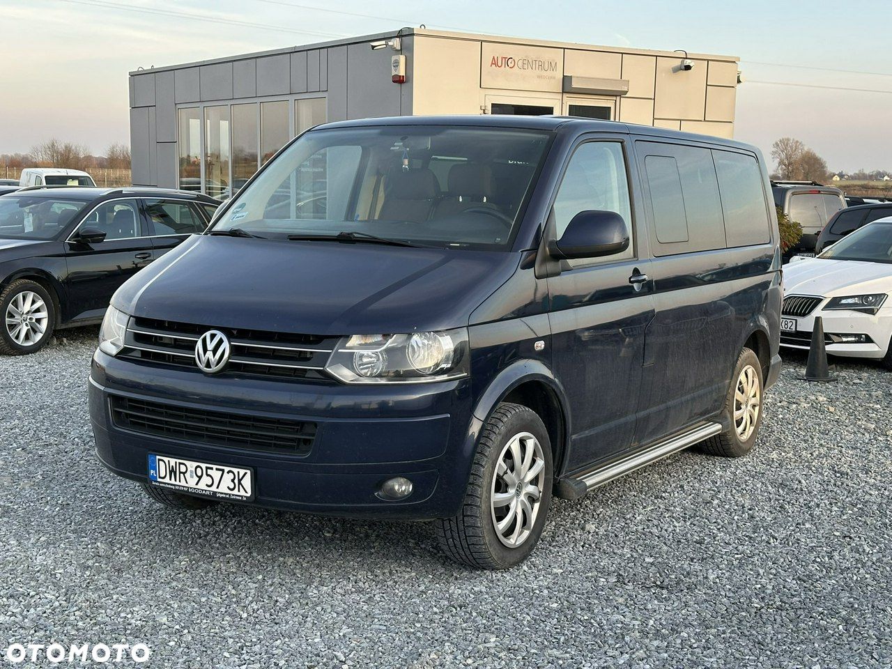 Volkswagen Caravelle - 1