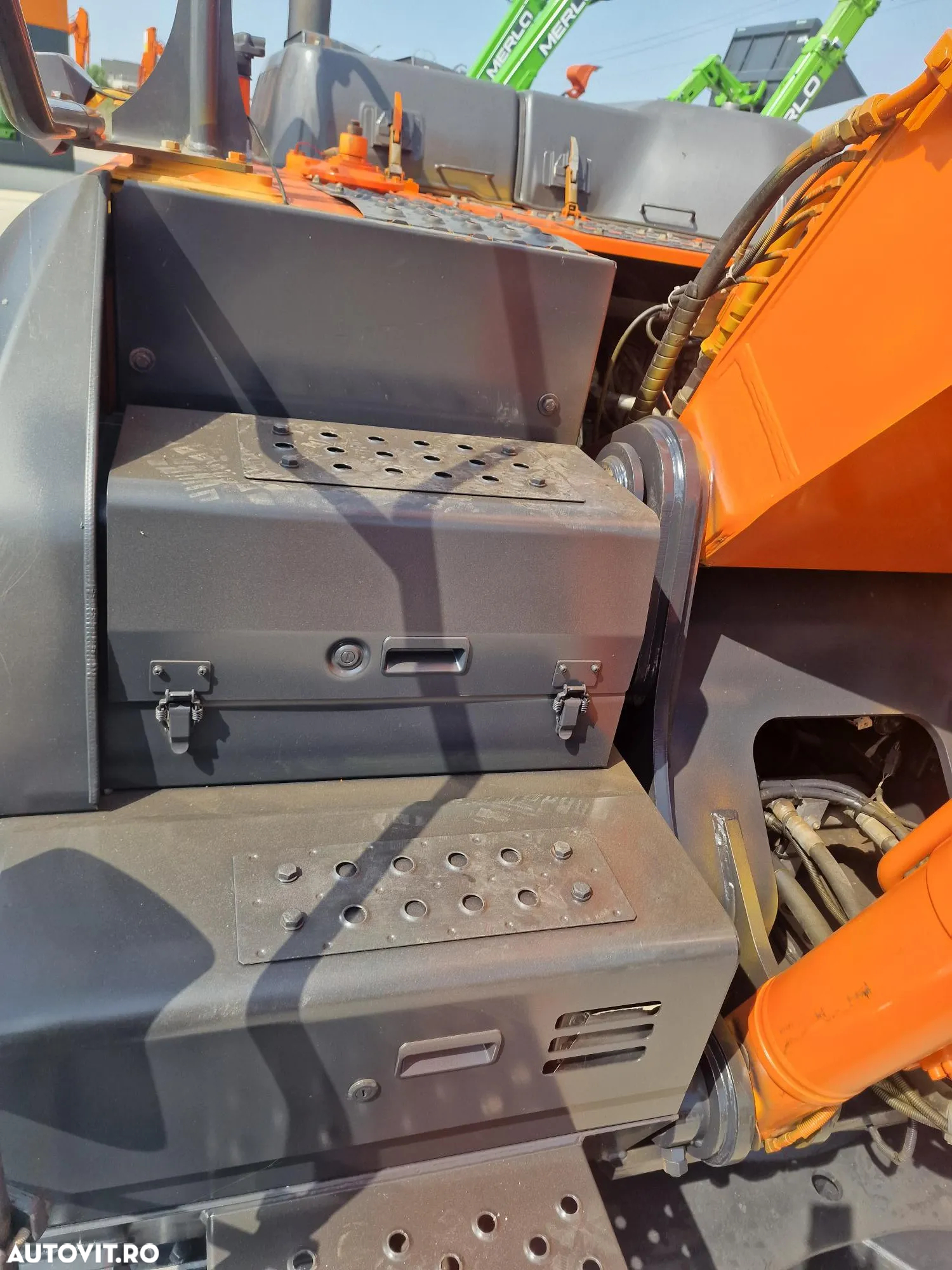 Hitachi ZX250LCN-6, 27,1t, 10.139h, cupa NOUA 1,55mc-76.900 EUR+Tva, gresare automata, Instalatia hdr de picon, inst hidr rotire atasament, lant 80%, camera spate si lateral, pregatire 3D, SUPER INTRETINUT-posibilitate leasing-PROMOTIE 76900 EUR+Tva - 35