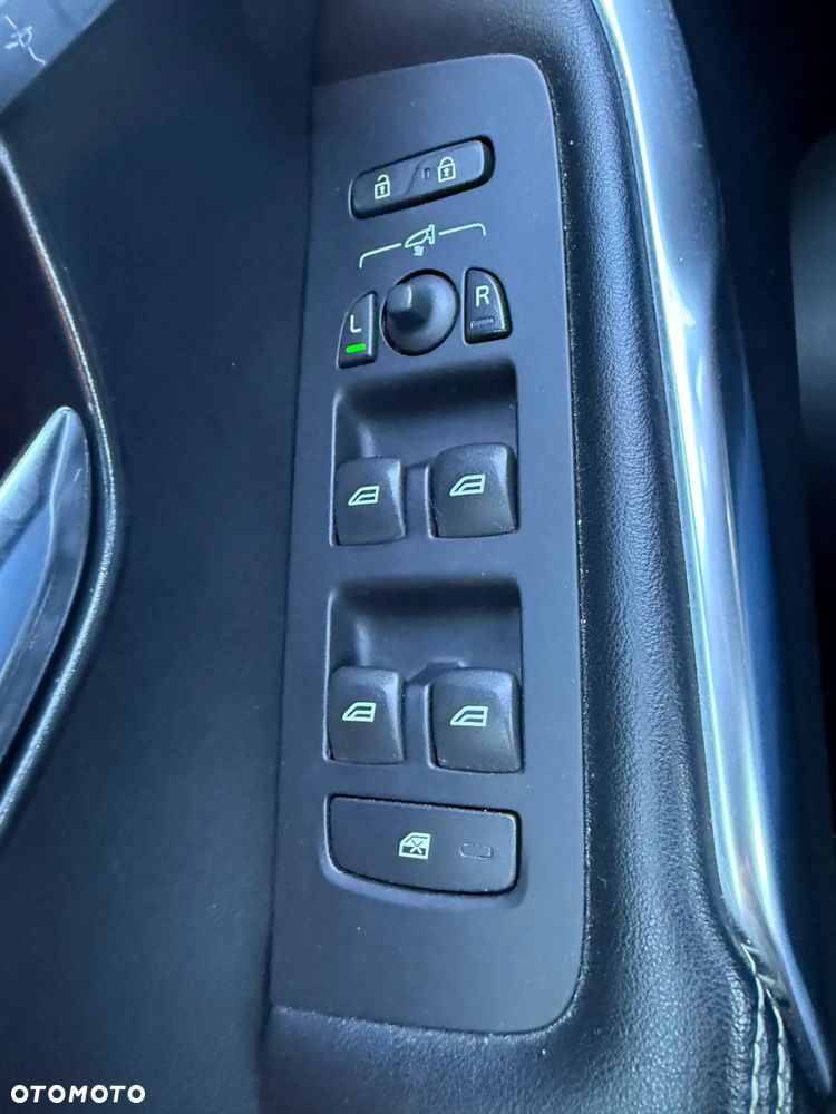 Volvo V40 D2 Drive-E R-Design Momentum - 10