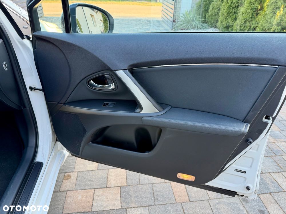 Toyota Avensis 1.8 Sol NAVI - 26