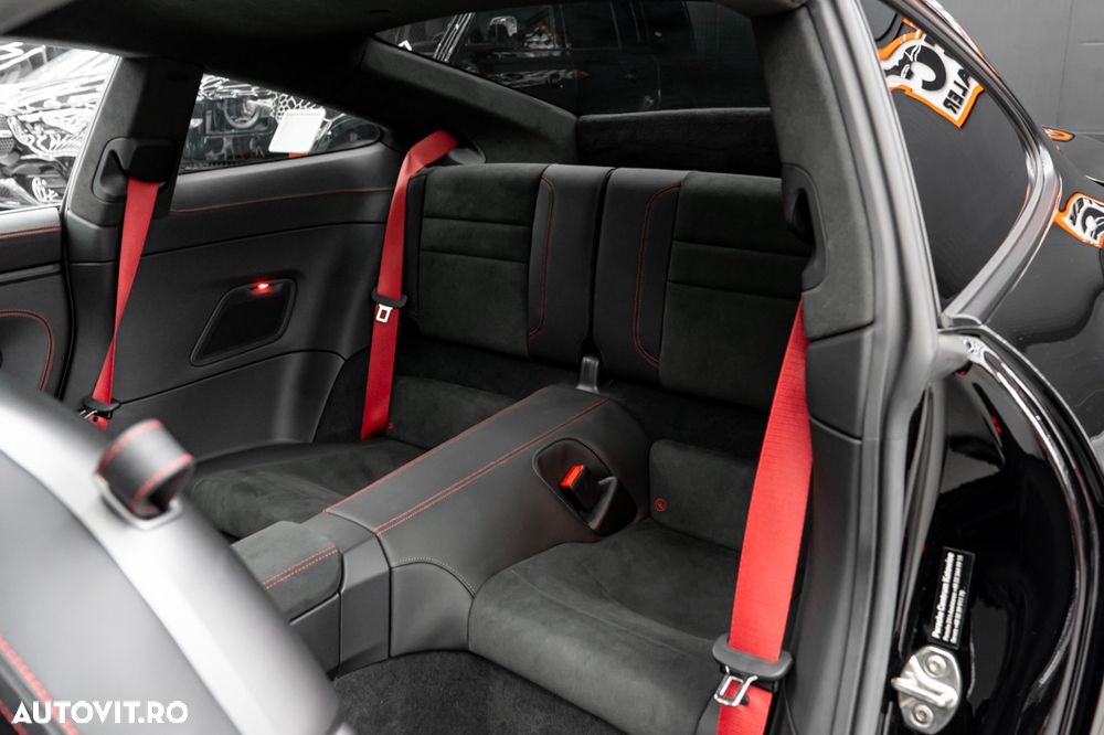 Porsche 911 Carrera 4 GTS PDK - 16