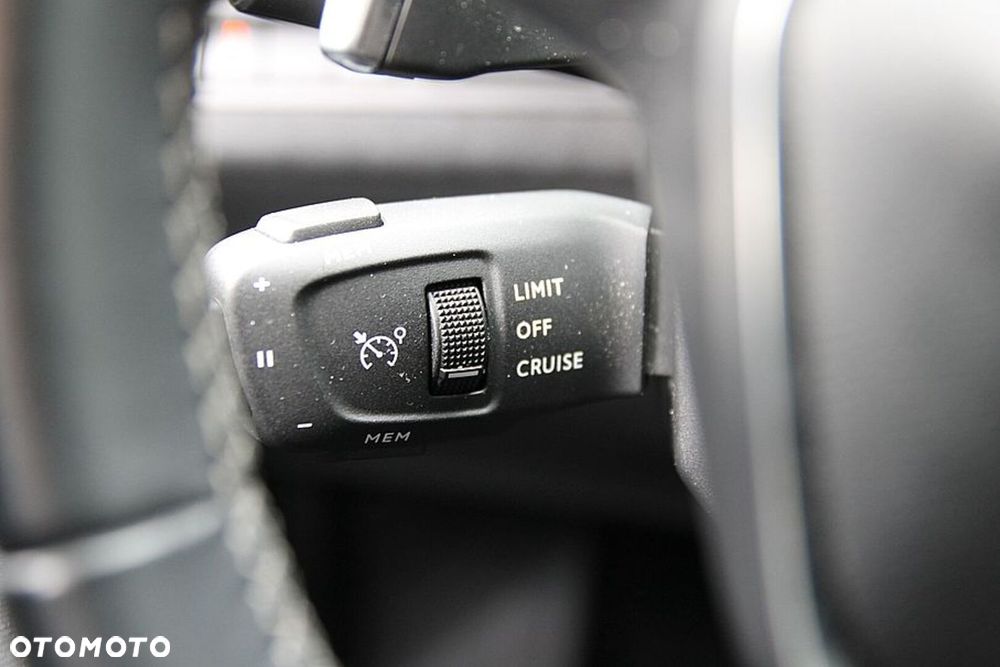 Peugeot 3008 1.2 PureTech Allure Pack S&S EAT8 - 37