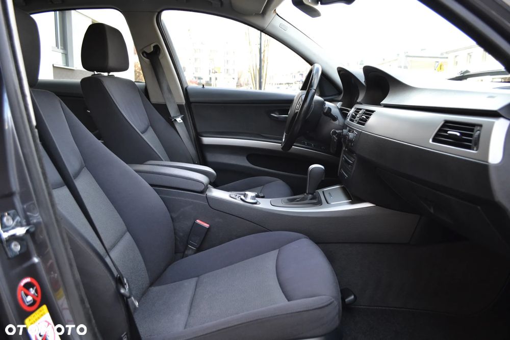 BMW Seria 3 325i - 30