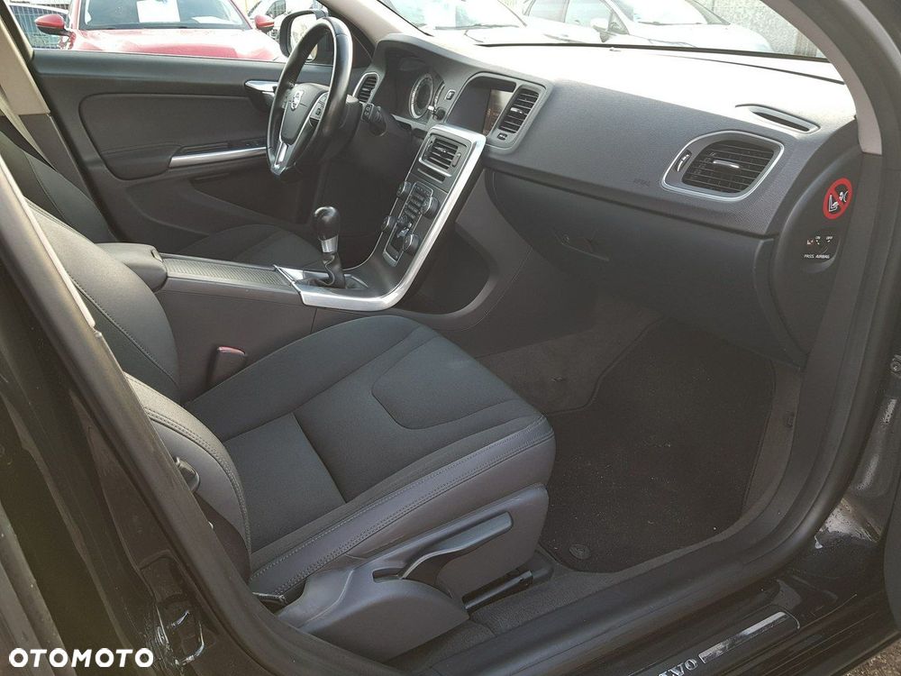 Volvo V60 D4 Momentum - 16