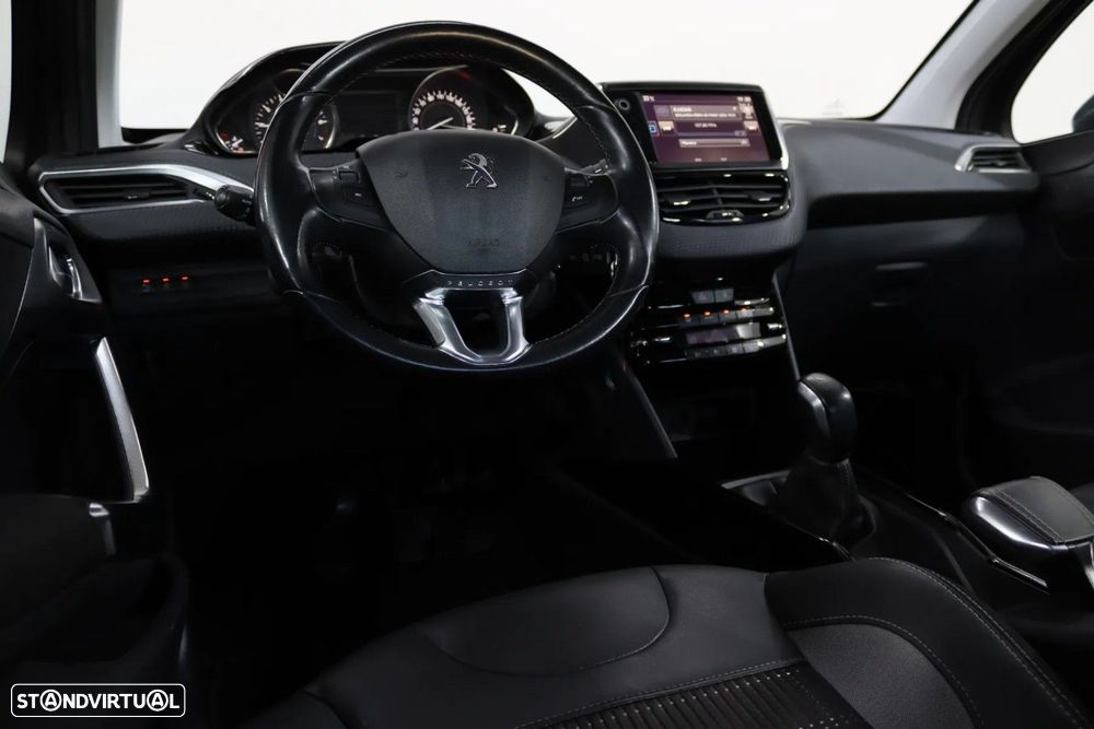 Peugeot 2008 1.2 PureTech Allure - 5