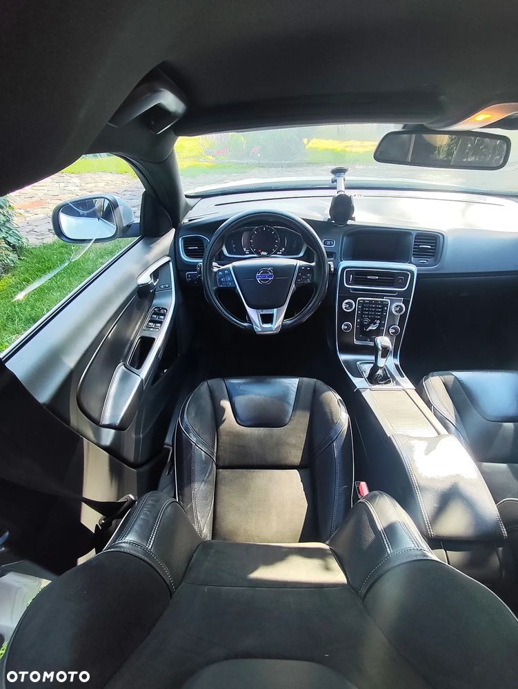 Volvo V60 D3 Drive-E R-Design Momentum - 11