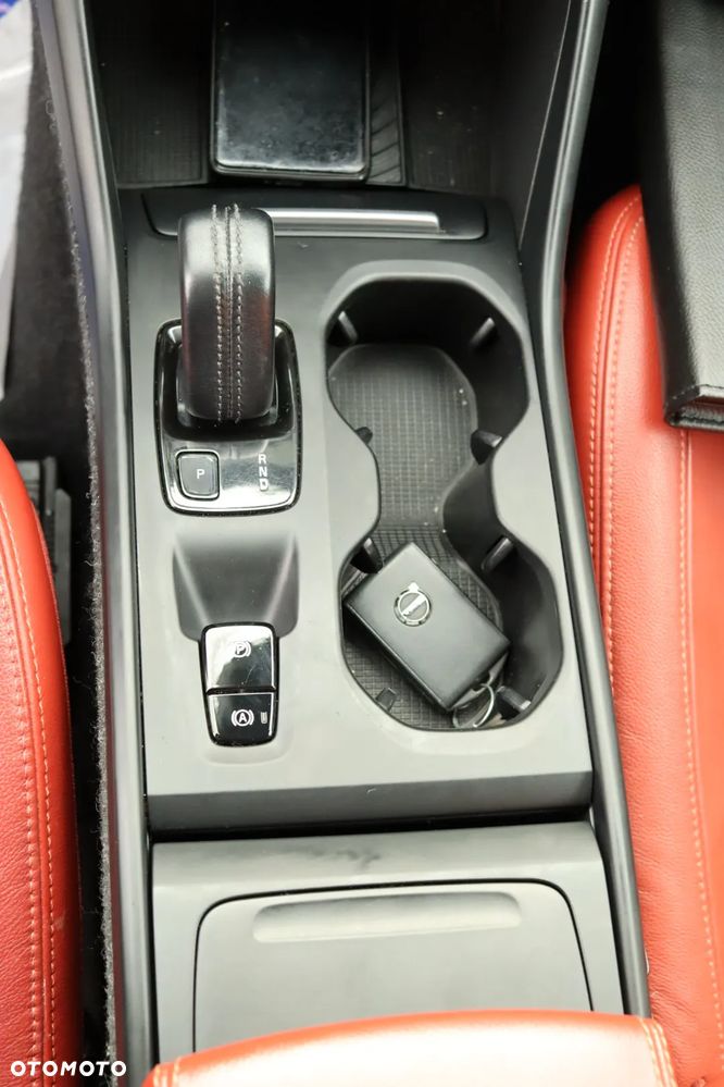 Volvo XC 40 T5 AWD Momentum - 27