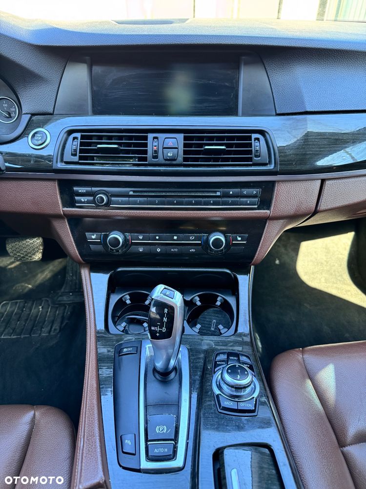 BMW Seria 5 525d - 17