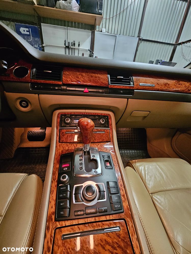 Audi A8 4.2 Quattro - 7