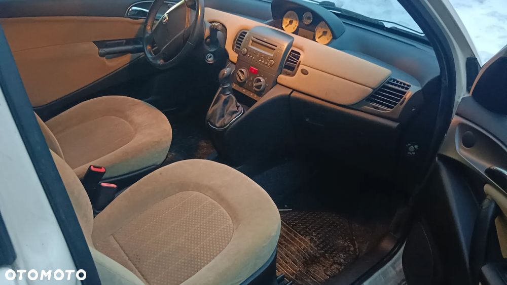 Lancia Ypsilon Y 1.2 8v - 11