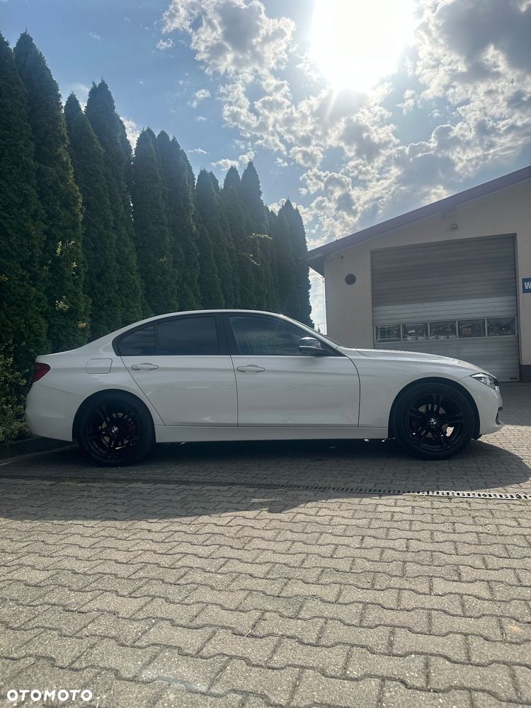 BMW Seria 3 318i - 4