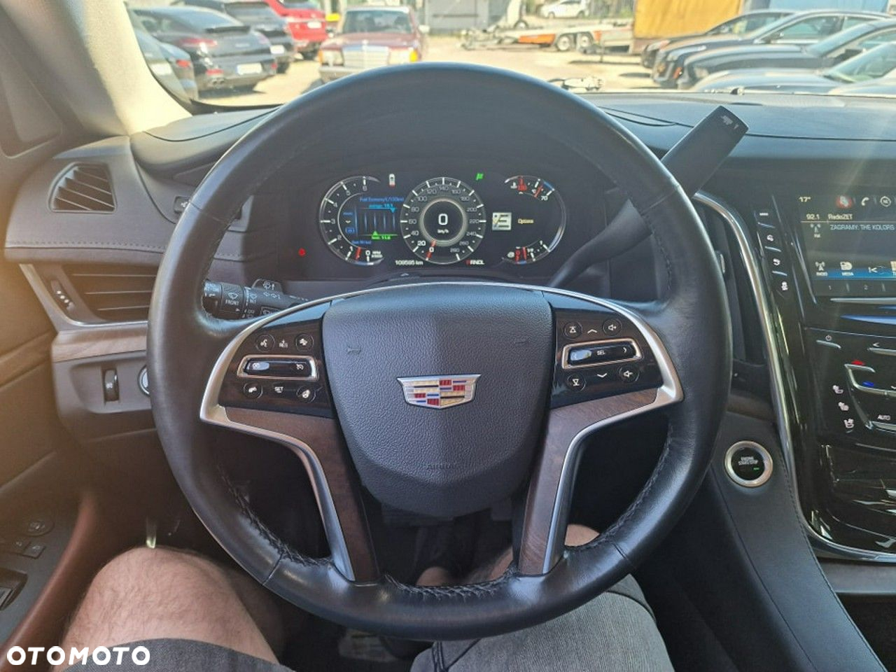 Cadillac Escalade - 9