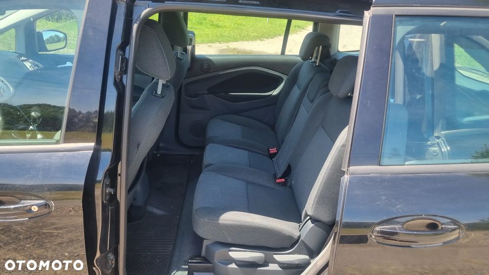 Ford Grand C-MAX - 12