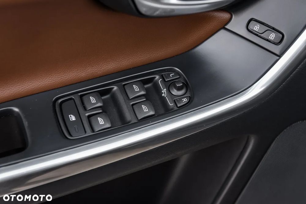 Volvo XC 60 2.4D AWD Momentum - 16