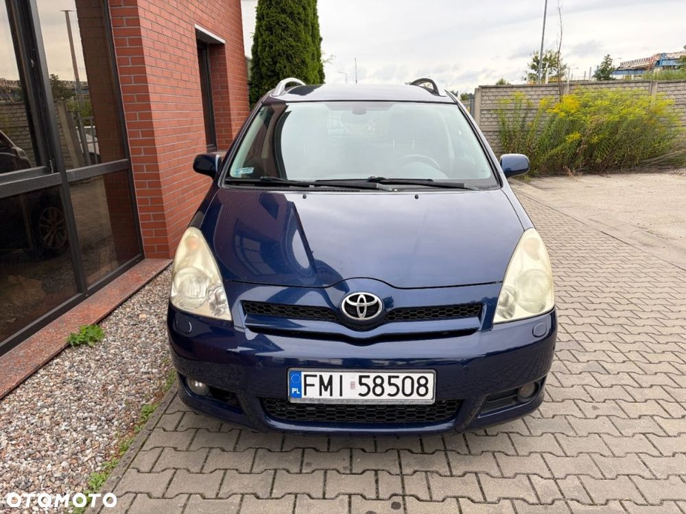 Toyota Corolla Verso 2.2 D-4D Executive - 5