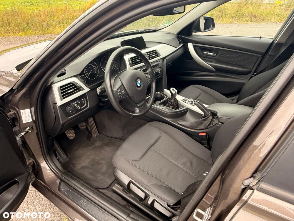 BMW Seria 3 320d - 17