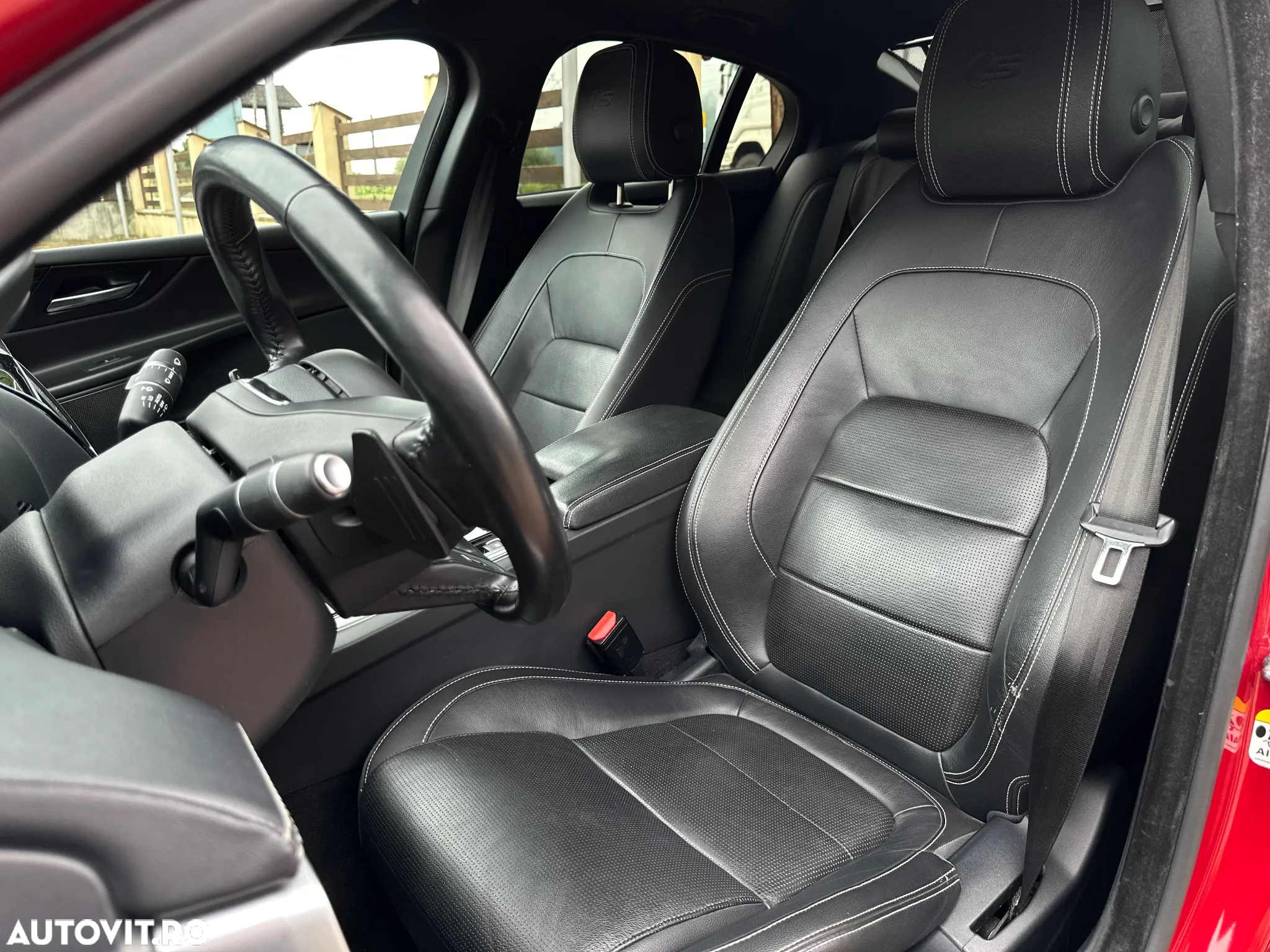 Jaguar XE RWD S - 27