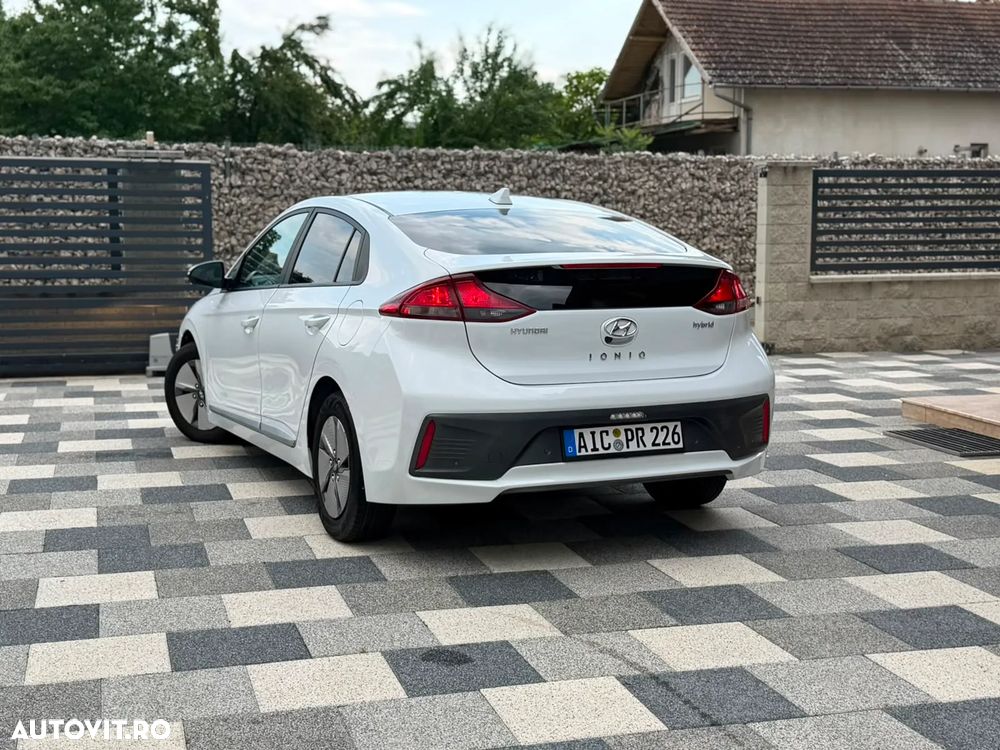 Hyundai IONIQ - 11
