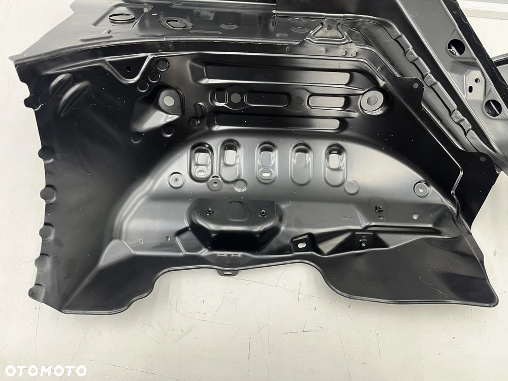 Poszycie Suzuki Jimny 4 IV 18r.- NOWY prawy przedni fartuch nadkola ćwiartka mocowanie akumulatora w - 9