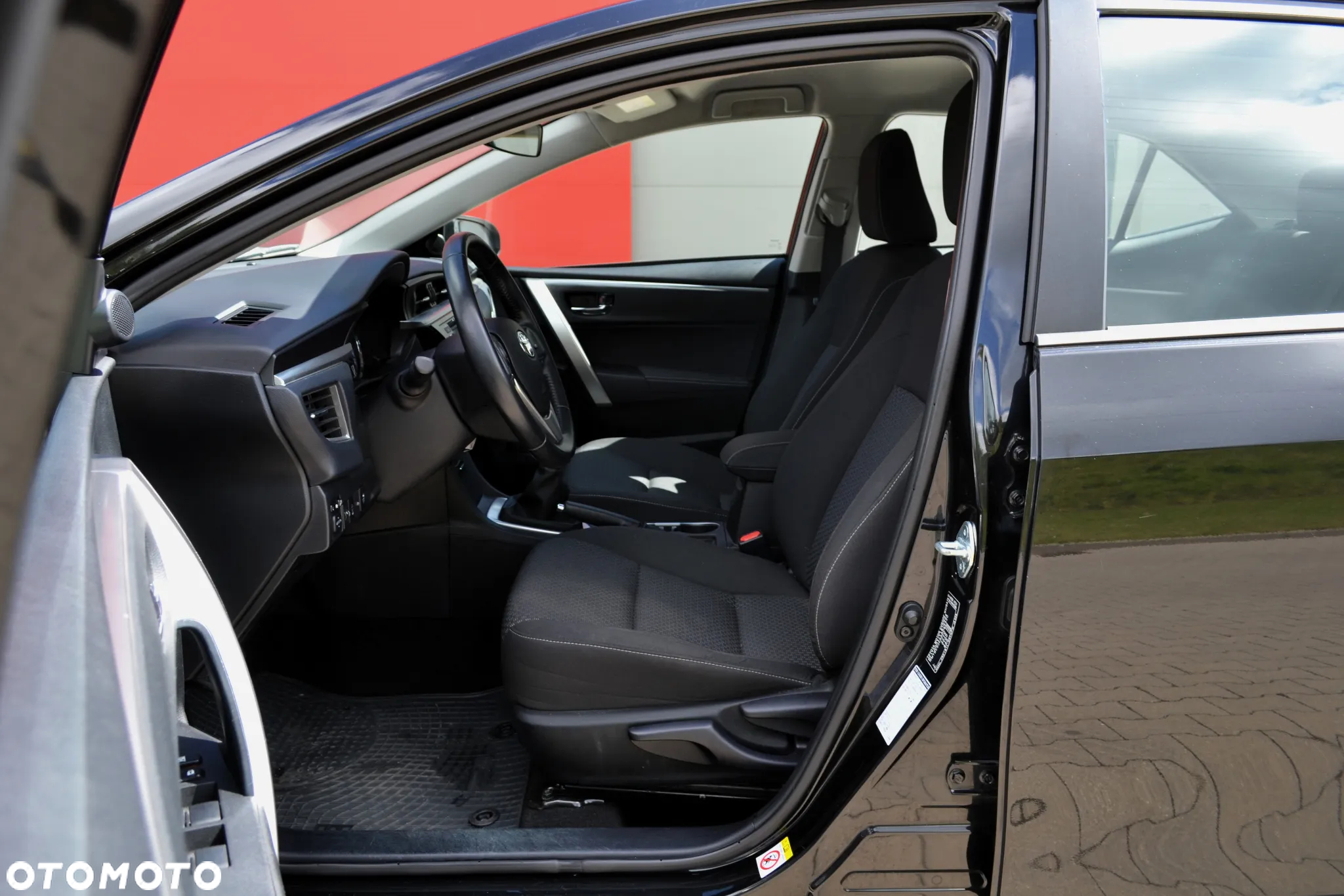 Toyota Corolla 1.6 Premium + - 6