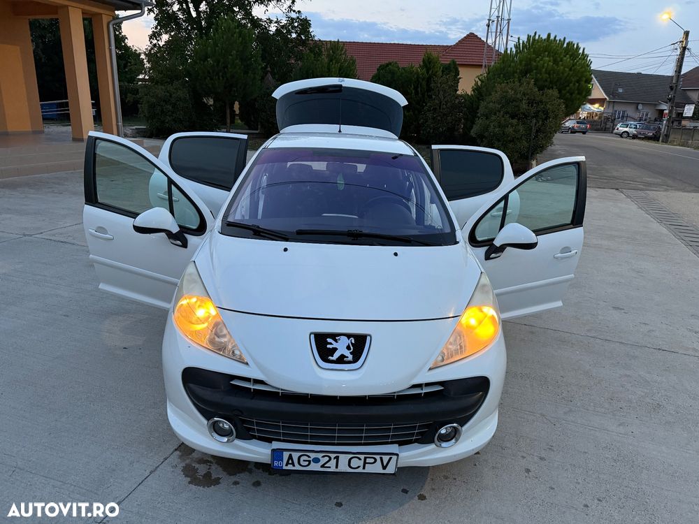 Peugeot 207 1.6HDI Feline - 16