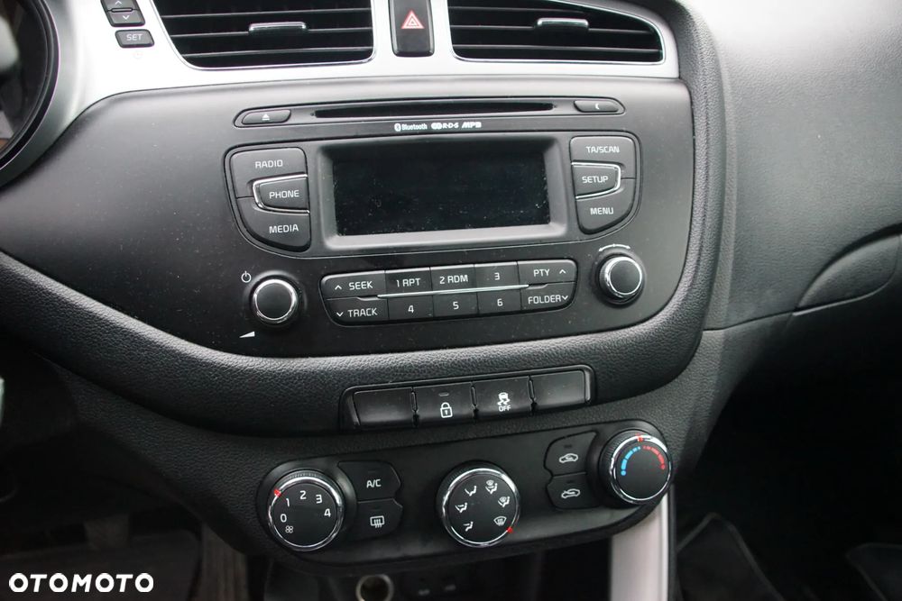 Auto na części - Kia ProCeed Pro_cee'd II 1.6 CRDI 110 KM D4FB WDJ6 WK 2014R Silnik Skrzynia Drzwi Klapa Błotnik Zderzak Lampa Szyba Lusterko Deska Kokpit Sterownik Moduł Czujnik Licznik Kierownica Panel - 12