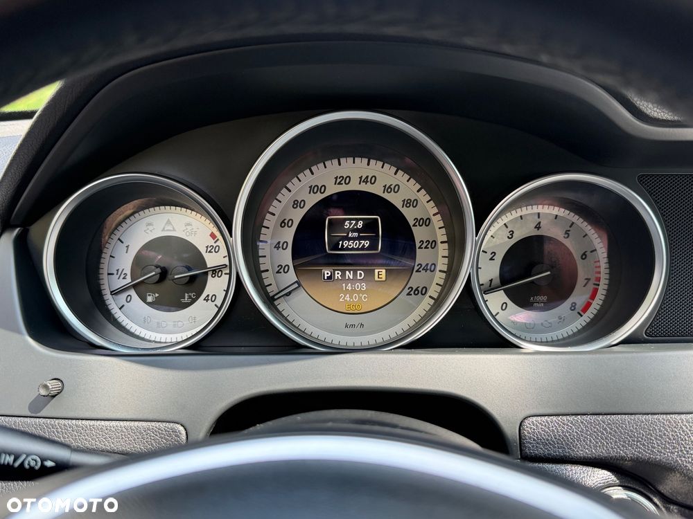 Mercedes-Benz Klasa C 250 CGI BlueEff - 36