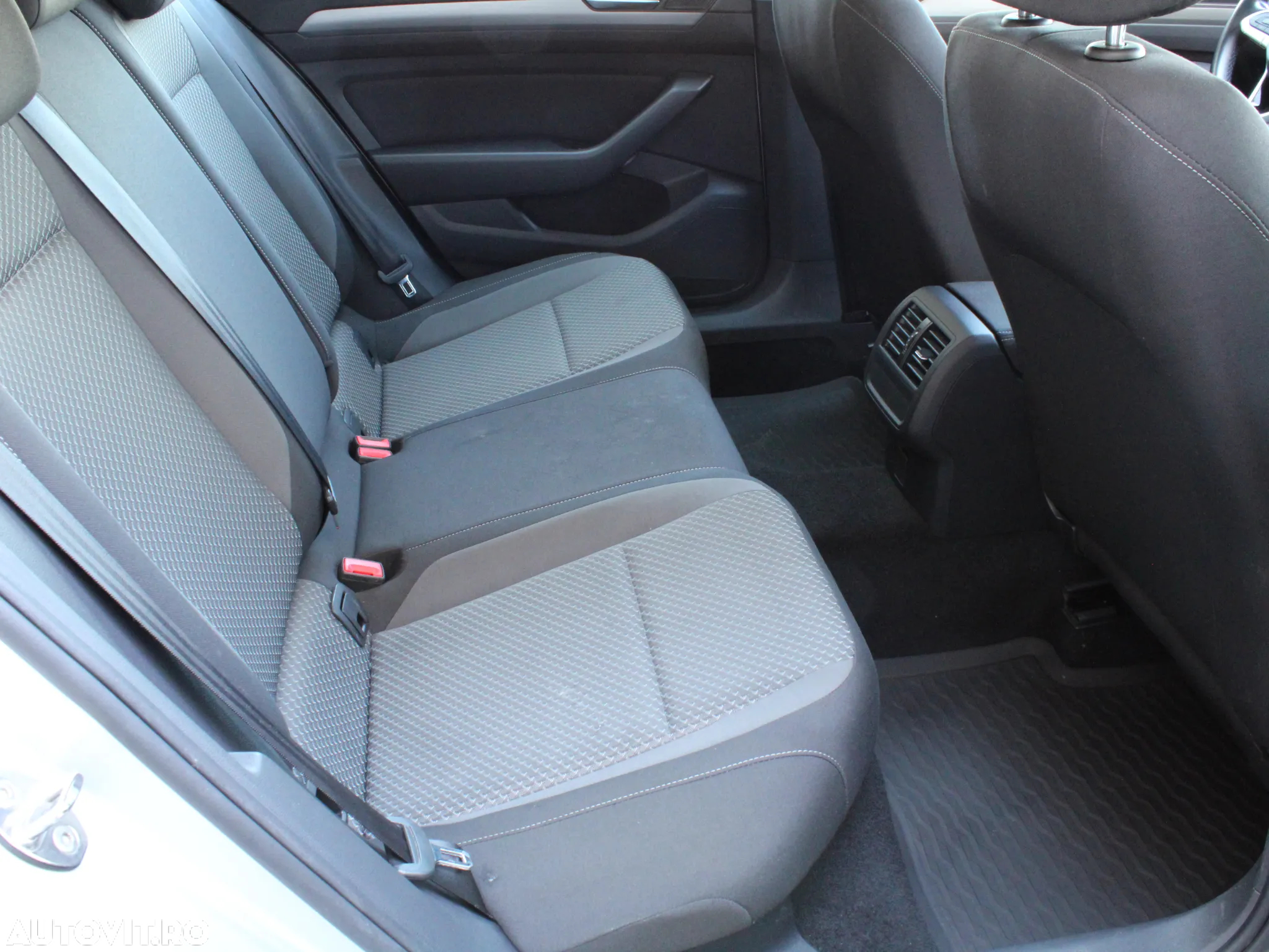 Volkswagen Passat 1.5 TSI ACT Trendline - 13