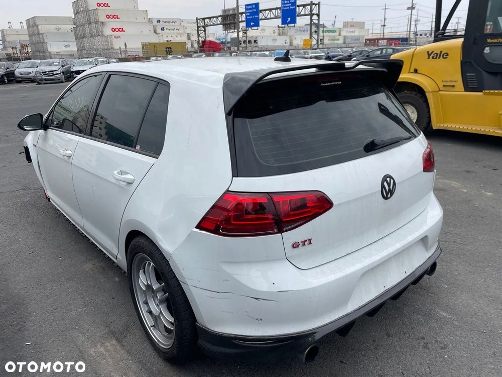 Volkswagen Golf - 8