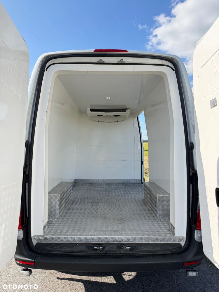 Mercedes-Benz Sprinter - 2