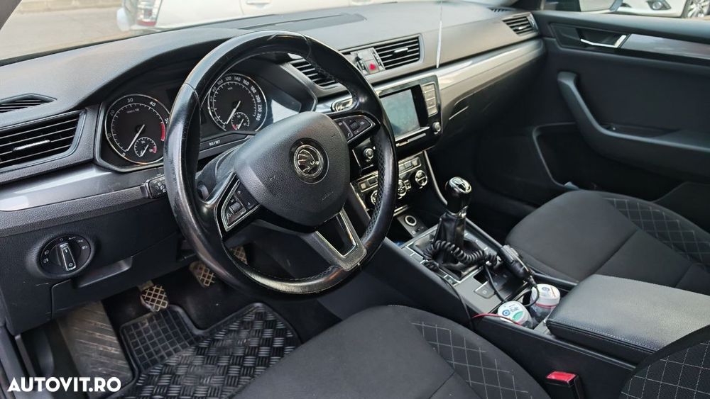 Skoda Superb 2.0 TDI Ambition - 8