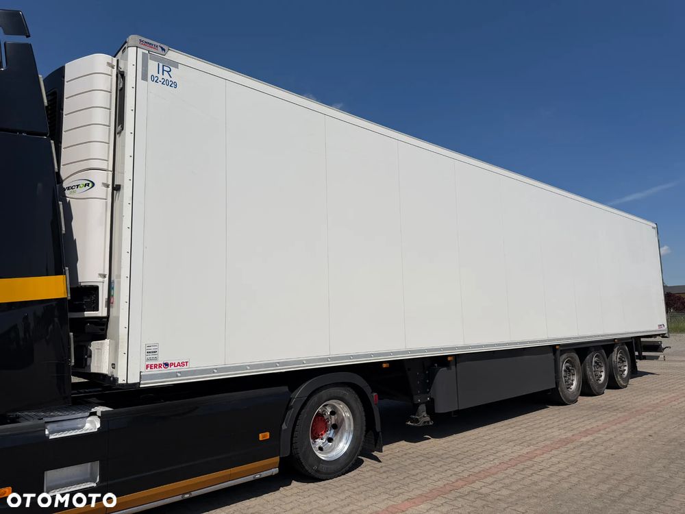 Schmitz Cargobull CARRIER VECTOR 1550 / 7 CM GRUBA ŚCIANA / DRUKARKA / 4 ZAMKI / OŚ PODNOSZONA / KOSZ PALETOWY / BEZWYPADKOWA / 2023 ROK !!