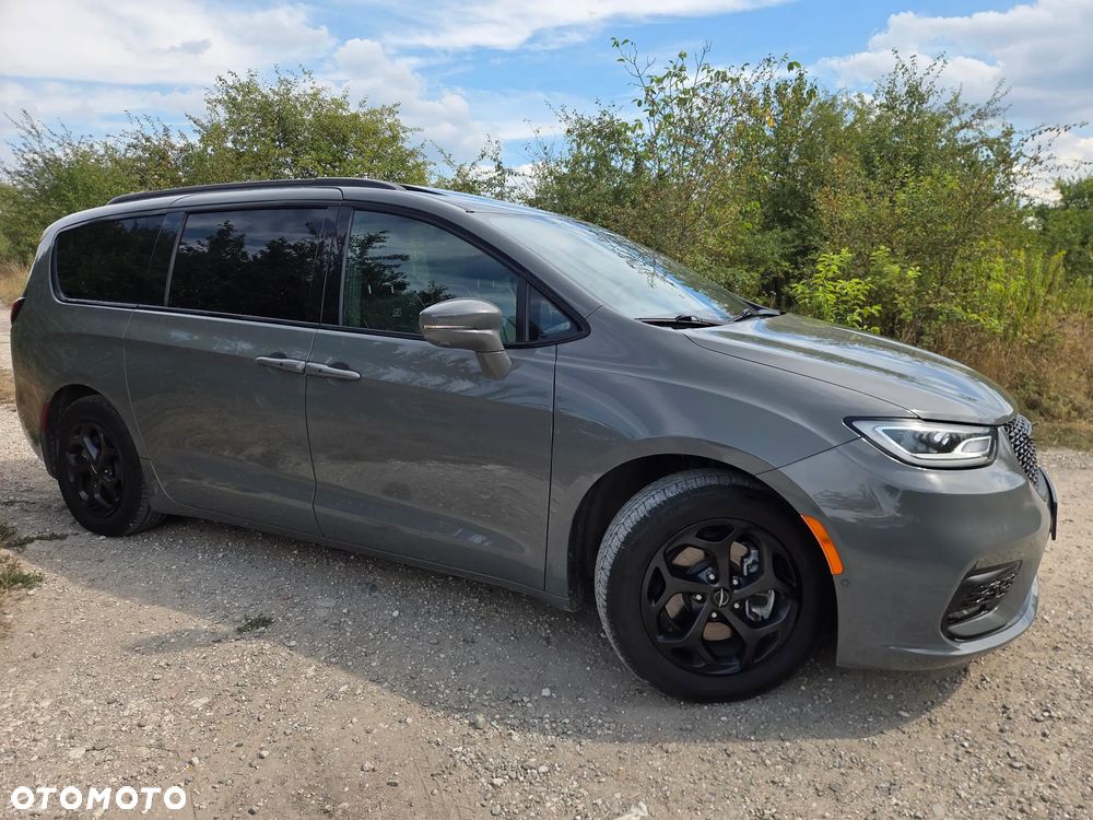Chrysler Pacifica - 2
