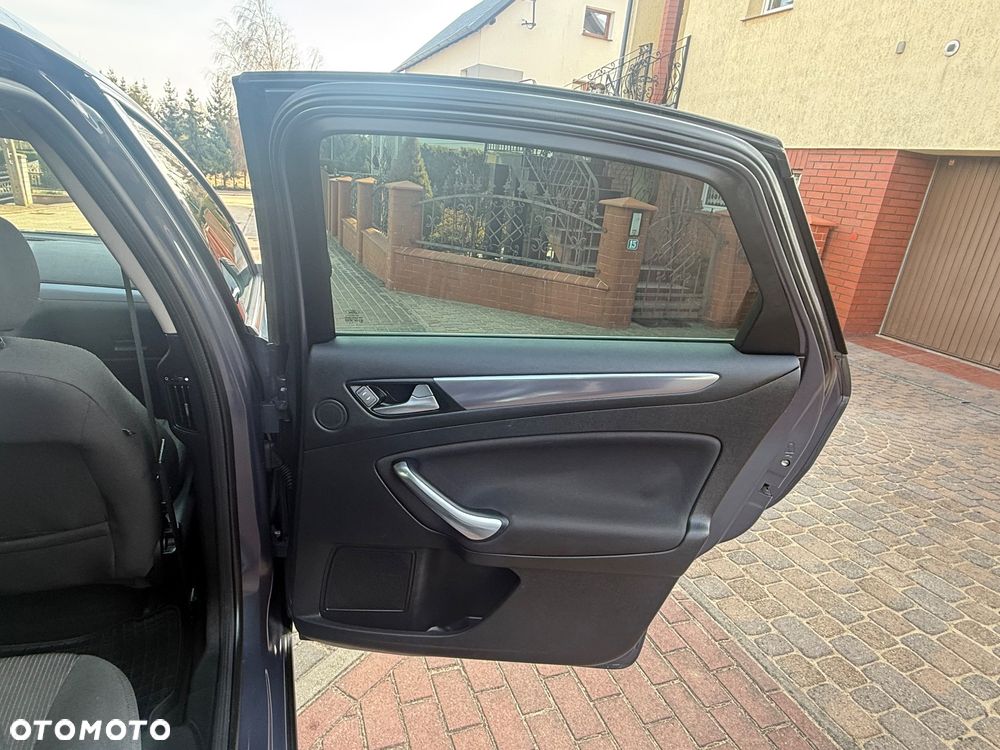 Ford Mondeo 2.0 TDCi Ghia - 17