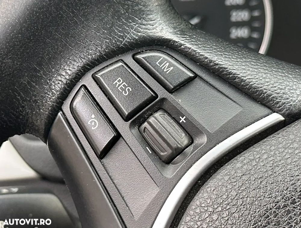 BMW Seria 3 330e iPerformance Advantage - 34