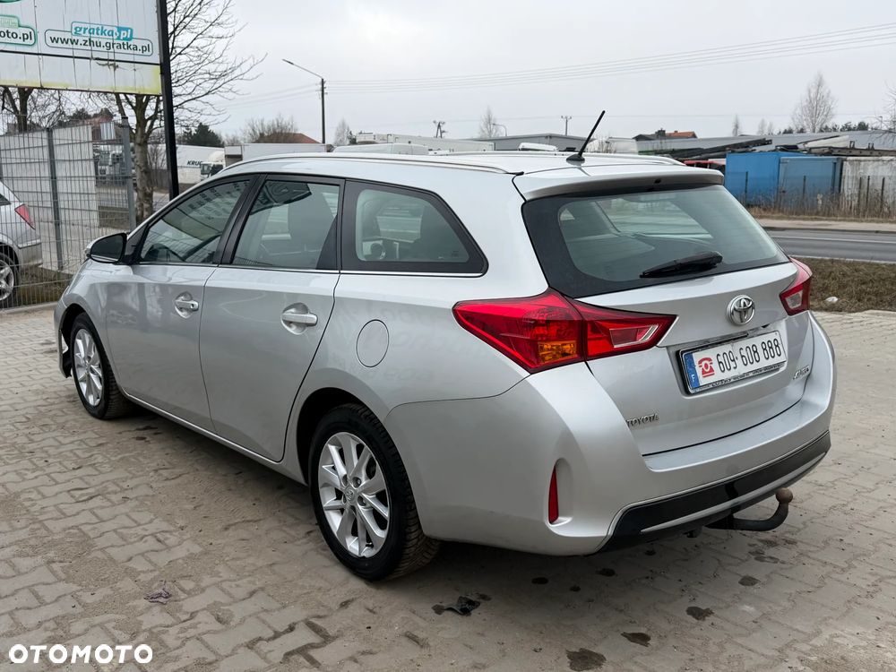 Toyota Auris 1.4 D-4D Design Edition - 8
