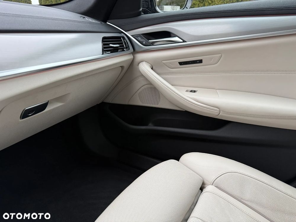BMW Seria 5 540i xDrive M Sport sport - 28